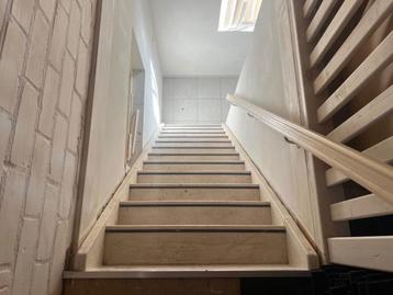 Vaste trap  beschikbaar voor biedingen