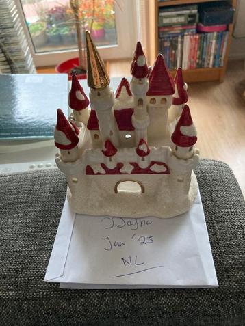 Disney winter kasteeltje. beschikbaar voor biedingen