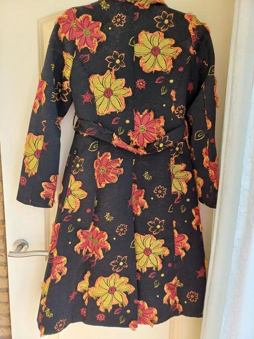 Tussenjas,  ART  zwart geel rood design retro, Kleding | Dames, Jassen | Winter, Zo goed als nieuw, Maat 38/40 (M), Zwart, Ophalen of Verzenden