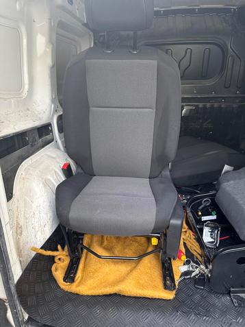Opel combo zo goed als nieuw bestuurders en passagiers stoel beschikbaar voor biedingen