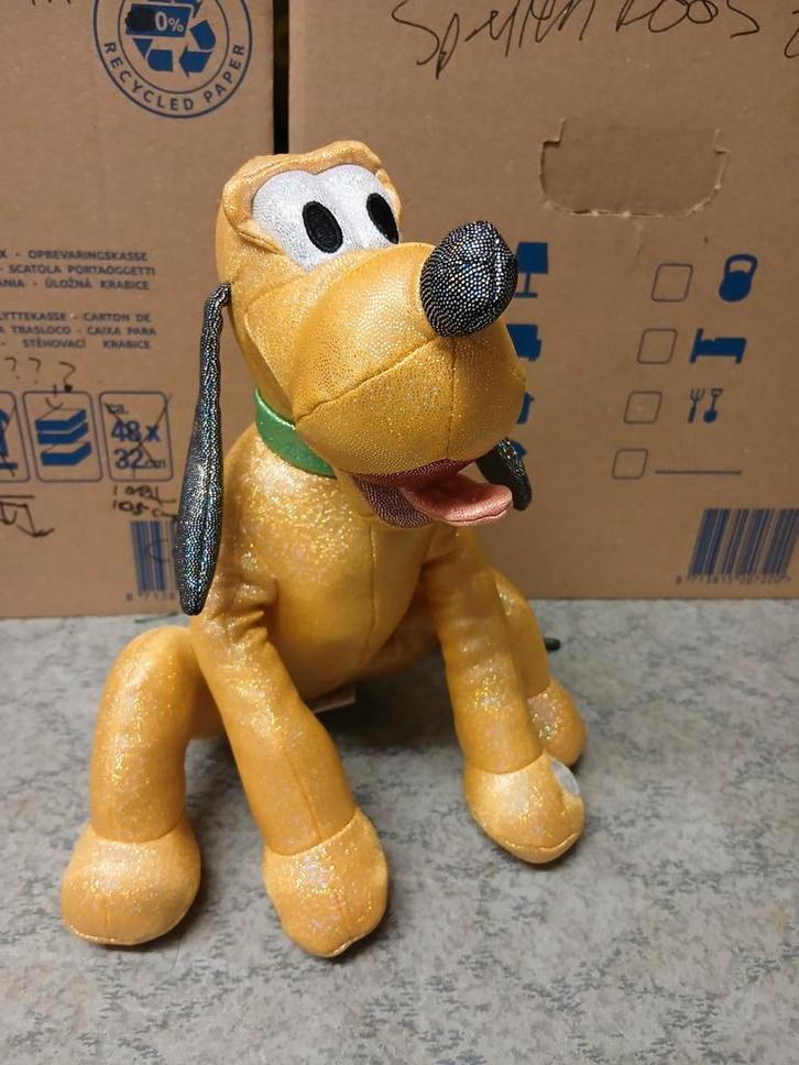 Disney Pluto knuffel - 100 jaar jubileum knuffel, Kinderen en Baby's, Speelgoed | Knuffels en Pluche, Zo goed als nieuw, Hond