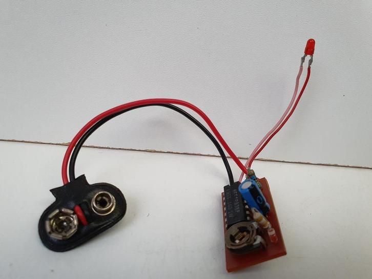 Sluitverlichtingsgarnituur werkt op 9 Volt batterij t.e.a.b., Hobby en Vrije tijd, Modeltreinen | H0, Gebruikt, Wagon, Gelijkstroom of Wisselstroom