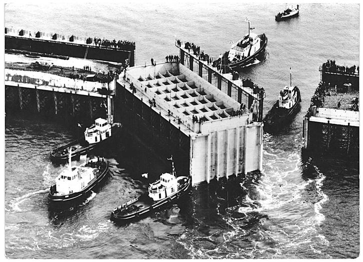 964742	Deltawerken	ZL Veere Afsluiting Veerse Gat juni 1961, Verzamelen, Ansichtkaarten | Nederland, Ongelopen, Zeeland, 1960 tot 1980