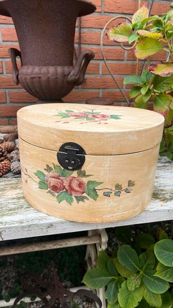 Vintage Houten Sierdoos met Roosjes beschikbaar voor biedingen