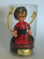 Klederdracht popje met gouden kruisje merk Poupées Edelweiss, Verzamelen, Ophalen of Verzenden, Nieuw, Pop