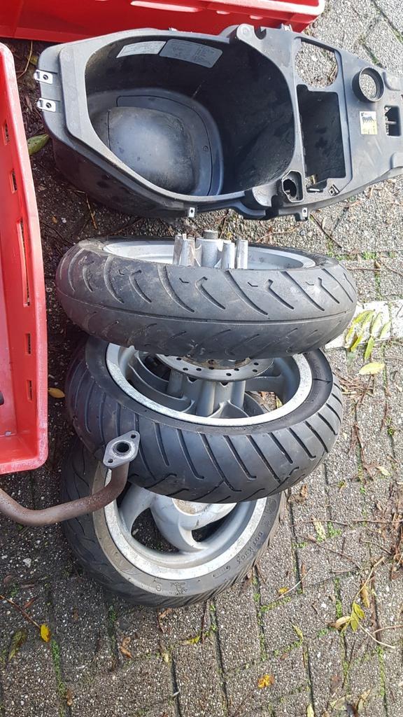 Piaggio Fly velgen en goede banden, Fietsen en Brommers, Brommeronderdelen | Algemeen, Zo goed als nieuw, Overige typen, Ophalen of Verzenden