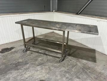 Verrrijdbare werktafel RVS 213x60x97cm BxDxH beschikbaar voor biedingen