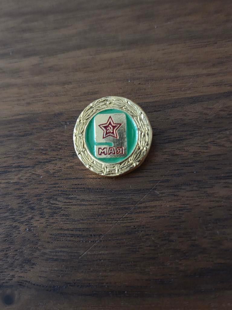 R 065 Sovjet Unie 1 Mei Speldje, Ophalen of Verzenden, Gebruikt, Overige onderwerpen, Speldje of Pin