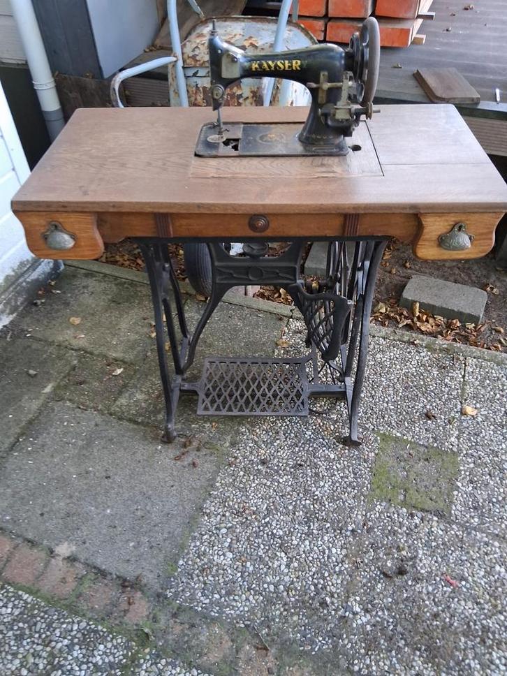 Kayser Trapnaaimachine - Gietijzer Onderstel - Vintage, Antiek en Kunst, Antiek | Naaimachines, Ophalen