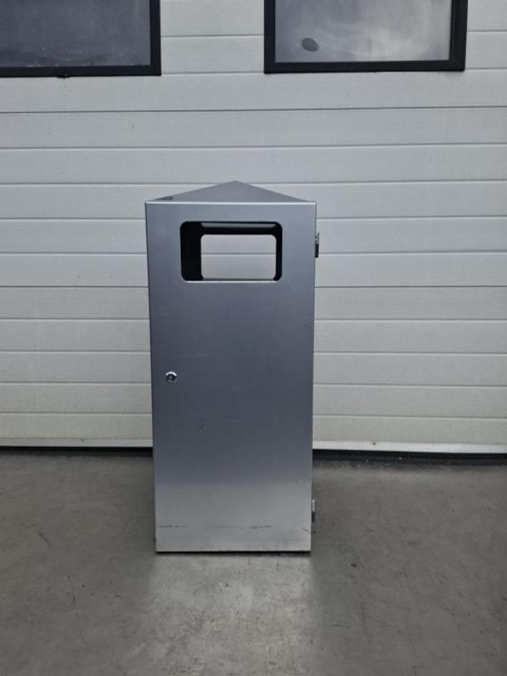 Buiten afval bak vierkante afvalbak i.g.s, Huis en Inrichting, Woonaccessoires | Prullenbakken, Gebruikt, Rvs, 75 cm of meer, 40 liter of meer