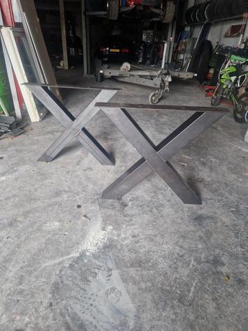 X Tafelpoten - Industrieel Design beschikbaar voor biedingen