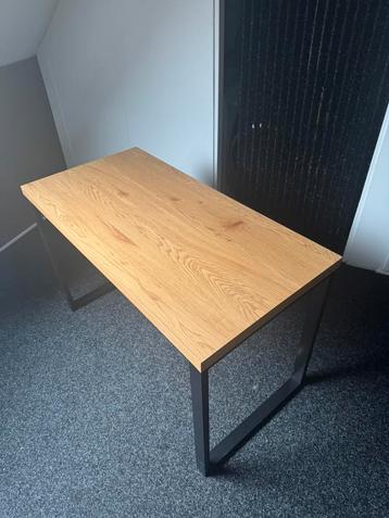 Strak bureau – 120 x 60 cm beschikbaar voor biedingen
