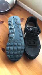 Nike Sportschoenen maat 36,5, Ophalen of Verzenden, Zo goed als nieuw, Sportschoenen