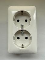 Gira Opbouw Dubbel Stopcontact (Schuko), Doe-het-zelf en Verbouw, Elektra en Kabels, Ophalen of Verzenden, Zo goed als nieuw, Stopcontact