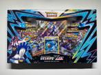 Pokemon Rapid Strike Urshifu VMAX Premium Collection, Ophalen of Verzenden, Zo goed als nieuw