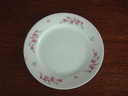 Antiek Regout bordje met bloem roos, Antiek en Kunst, Antiek | Servies los, Ophalen of Verzenden