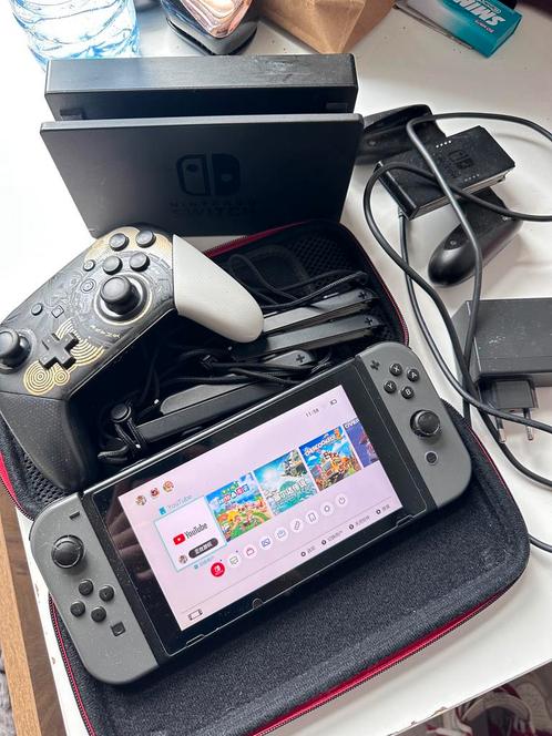 Nintendo Switch with controller and game, Spelcomputers en Games, Spelcomputers | Nintendo Switch, Zo goed als nieuw, Switch 2019 Upgrade