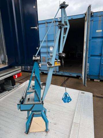 Giga grote kraan - Radiografisch bestuurbaar beschikbaar voor biedingen