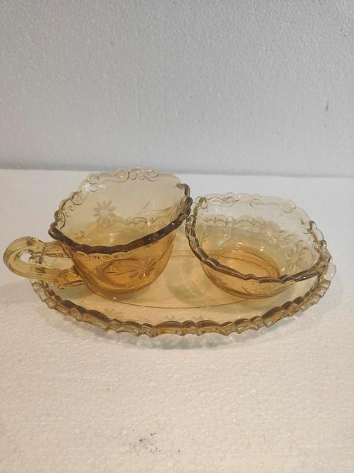 Vintage gele geperste glazen serviesset, Antiek en Kunst, Curiosa en Brocante, Verzenden