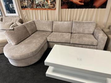 VOORRAAD Uitverkoop!  Alle banken Nieuw Nu € 995,-! beschikbaar voor biedingen