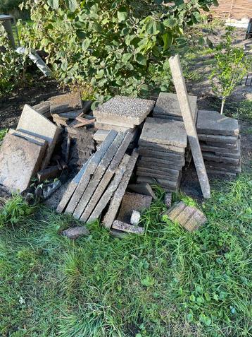GRATIS Gebruikte Tuintegels / Terrastegels beschikbaar voor biedingen