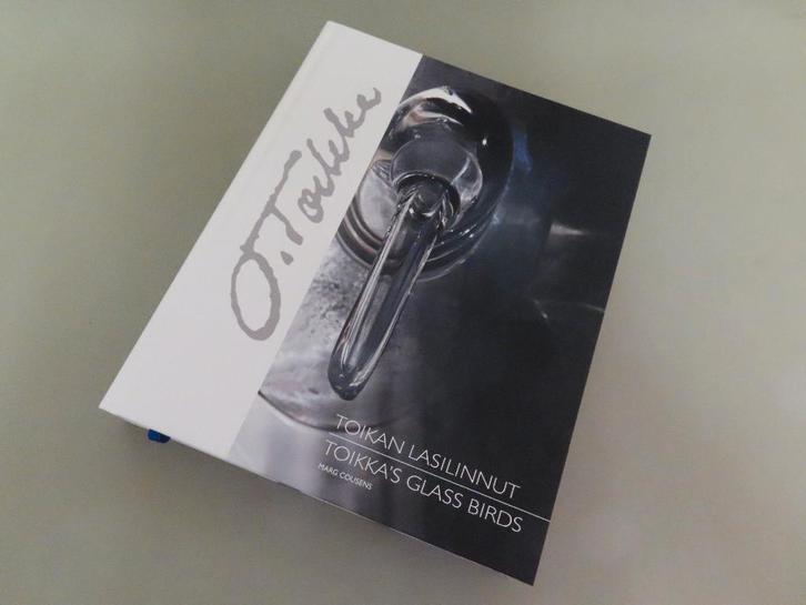 Toikka iittala het nieuwste en beste boek, Antiek en Kunst, Antiek | Glas en Kristal, Ophalen of Verzenden