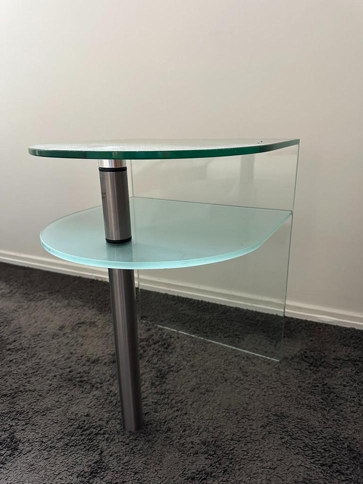Glazen nachtkastje, Huis en Inrichting, Slaapkamer | Nachtkastjes, Zo goed als nieuw, Minder dan 55 cm, Minder dan 45 cm, Glas