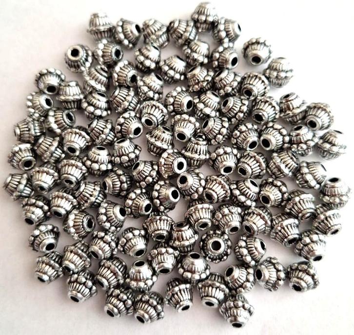 Partij 100 zilverkleur bewerkte kralen 1 cm, Hobby en Vrije tijd, Kralen en Sieraden maken, Nieuw, Kraal, Verzenden