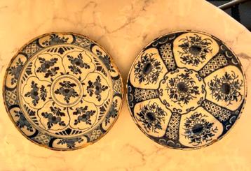 2 Antieke Delfts Blauwe Borden (1780-1820) beschikbaar voor biedingen