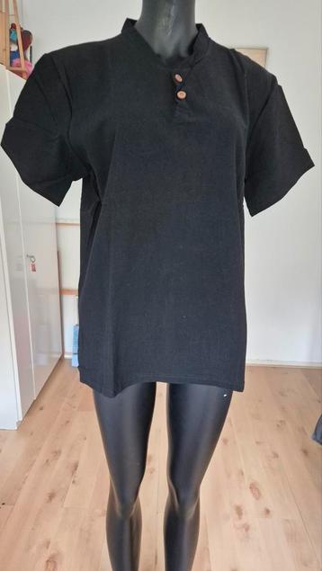 T-shirt   merk : hoed/vlinderdas Chineze maat   valt klein  beschikbaar voor biedingen