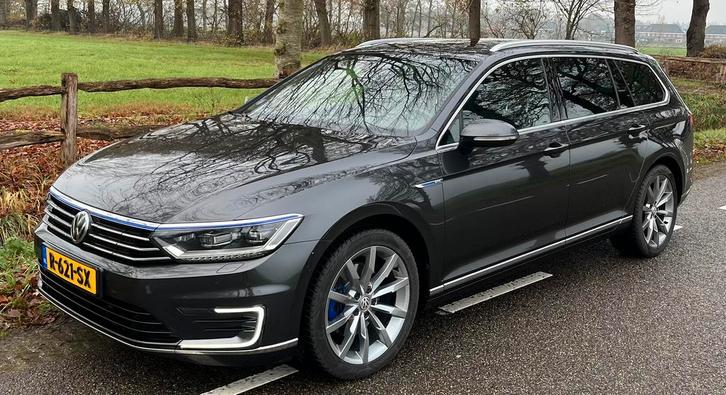 Volkswagen Passat 1.4 TSI Phev GTE 218pk DSG ‘18 Grijs, Leer, Auto's, Volkswagen, Bedrijf, Passat, ABS, Adaptieve lichten, Adaptive Cruise Control