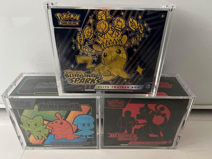 Pokémon etb’s plus acryl case ( alleen in 1 koop), Hobby en Vrije tijd, Verzamelkaartspellen | Pokémon, Zo goed als nieuw, Ophalen of Verzenden