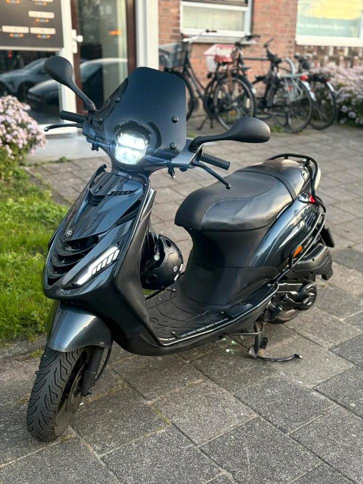 Piaggio zip 50cc 4t + ducati CDI, Fietsen en Brommers, Scooters | Piaggio, Zo goed als nieuw, Zip, Benzine, Ophalen