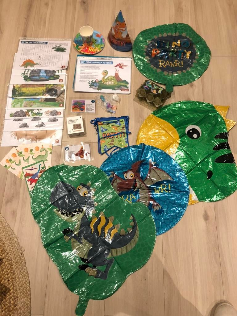 Gratis materialen voor een dinofeestje, Ophalen of Verzenden, Gebruikt