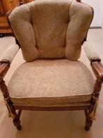 Klassieke fauteuil met houten frame olijfgroene bekleding, Huis en Inrichting, Fauteuils, Ophalen, Hout, Gebruikt, 50 tot 75 cm