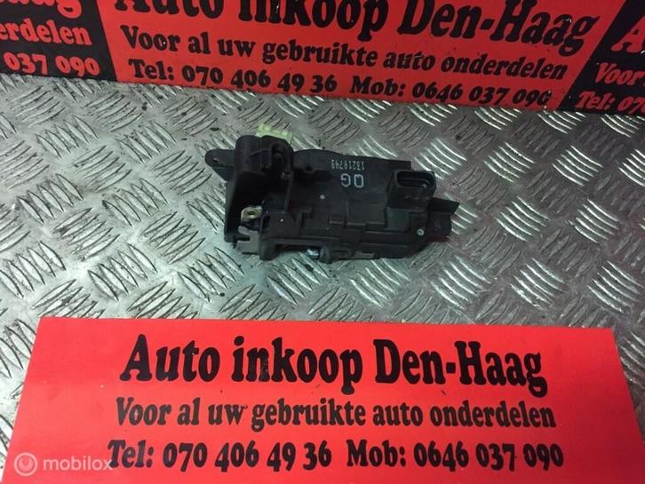 Opel Astra GTC H ('05-'11) Elec.Deurslotmechaniek Rechtsvoor, Auto-onderdelen, Klein materiaal, Opel, Gebruikt, Ophalen of Verzenden