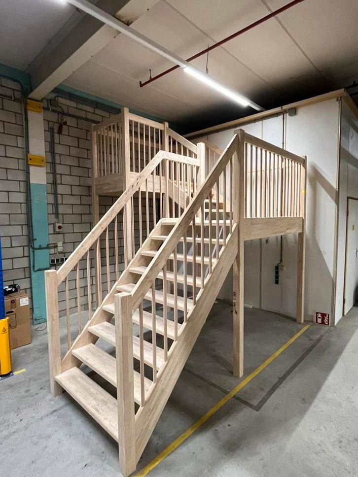 Zeer nette beuken bordes trap. Unieke kans!!, Doe-het-zelf en Verbouw, Ladders en Trappen, Minder dan 2 meter, Ophalen