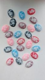 25 stuks vintage Hello Kitty flatbacks in 5 kleuren, Ophalen of Verzenden, Nieuw, Lint, Band of Elastiek