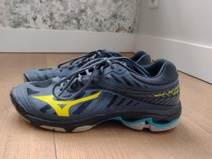 Mizuno sportschoenen Wave Lightning Z4 maat 47, Sport en Fitness, Handbal, Zo goed als nieuw, Schoenen, Ophalen of Verzenden