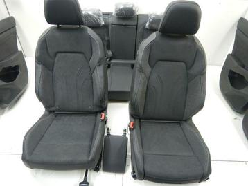VW Golf 8 Facelift Interieur Leer Stof Alcantara Memory Mass beschikbaar voor biedingen