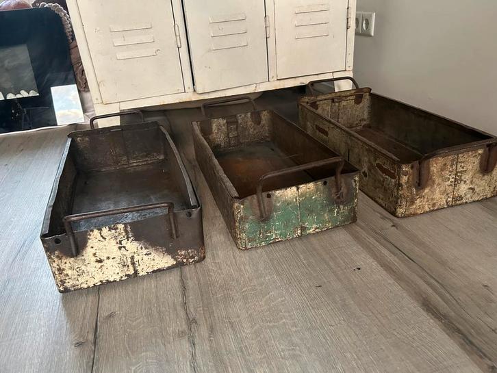 Vintage industriële metalen bakken 60x27x14, Huis en Inrichting, Woonaccessoires | Overige, Zo goed als nieuw, Ophalen