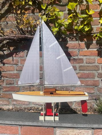 Te koop model zeilboot beschikbaar voor biedingen
