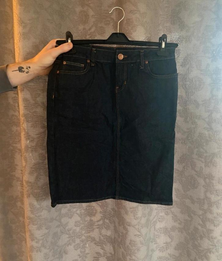 Zara denim rok met steentjes - Maat 38, Kleding | Dames, Rokken, Zo goed als nieuw, Maat 38/40 (M), Blauw, Knielengte, Ophalen of Verzenden