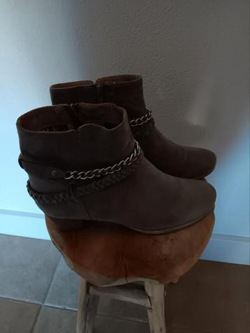 Stoere suede beige dameslaarsjes maat 42.Nelson
 beschikbaar voor biedingen