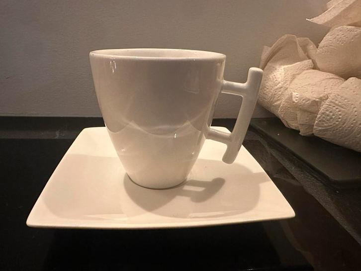 Servies - wit - vierkant - nieuwstaat, Huis en Inrichting, Keuken | Servies, Nieuw, Kop(pen) en/of Schotel(s), Overige stijlen