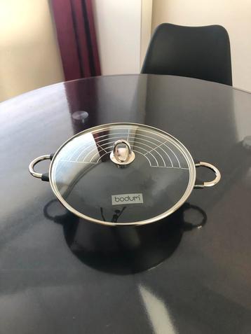 Bodum | Wok | Gietijzer | Ø 29 cm | Glazen deksel | Nieuw beschikbaar voor biedingen