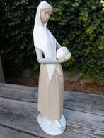 Porseleinen beeld Nao Llandro: vrouw met boodschappenmand, Verzamelen, Ophalen, Zo goed als nieuw, Mens