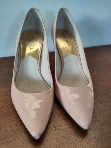 Michael Kors lichtroze pump lakleer