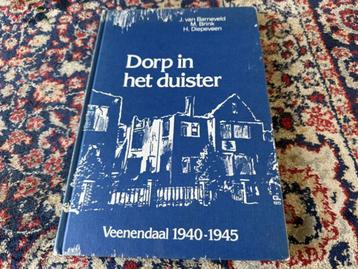 Dorp in het Duister. Veenendaal 1940-1945.  Hardcover, 176 b beschikbaar voor biedingen