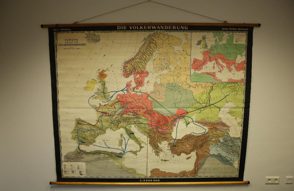 Oude Schoolkaart “Die Völkerwanderung” (item 30), Antiek en Kunst, Antiek | Schoolplaten, Ophalen, Geschiedenis
